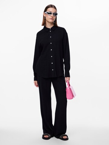 Camicia da donna 'VINSTY' di PIECES in nero