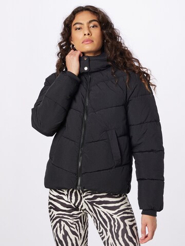 Veste d’hiver 'Jamilla' PIECES en noir : devant