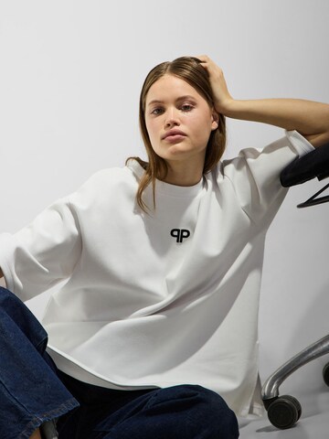 Maglietta 'PCMuna' di PIECES in bianco