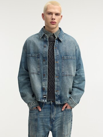 Pull&Bear Regular fit Prehodna jakna | modra barva: sprednja stran