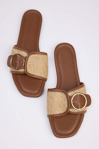 Trendyol - Zapatos abiertos en marrón