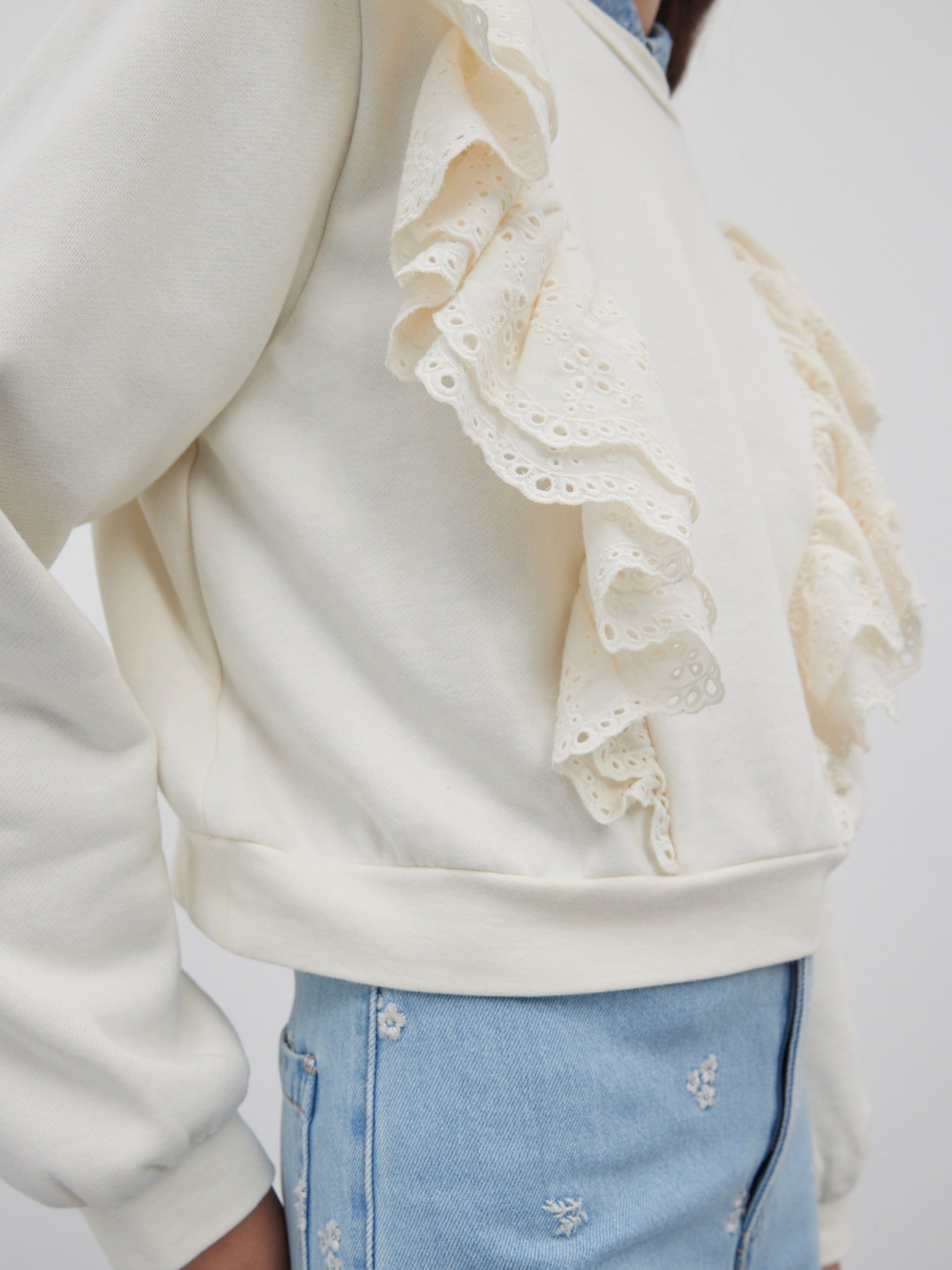 EDITED Produkte Sweatshirt 'Mette' elfenbein