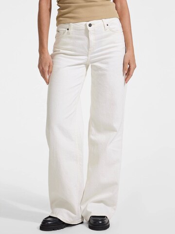 GUESS Loose fit Jeans 'G11' in White: front