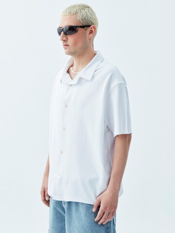 VAMOS CLO Comfort fit Button Up Shirt 'Minneapolis' in White