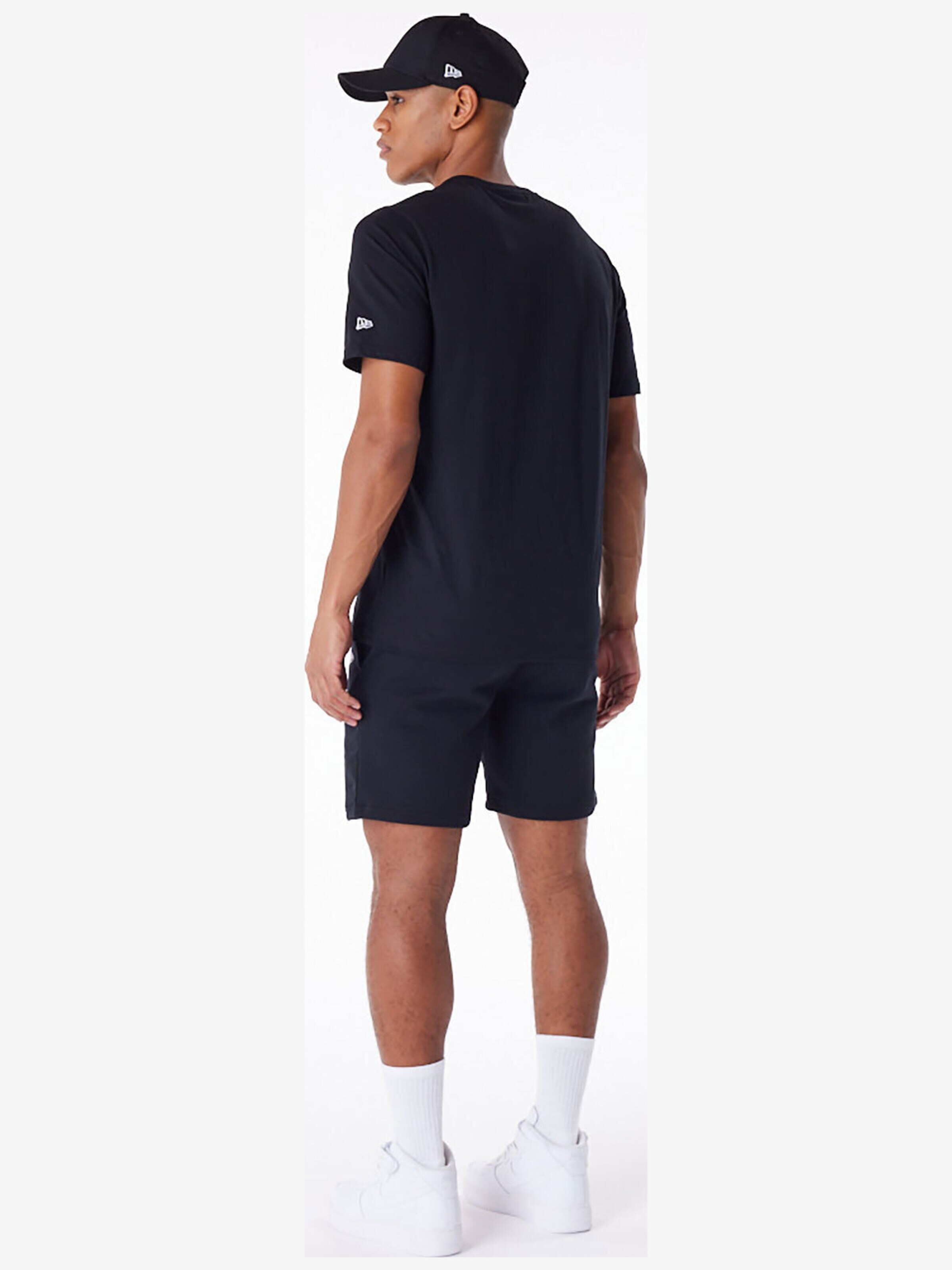 regular Pantaloni sportivi 'New Era Essentls Short' di NEW ERA in nero