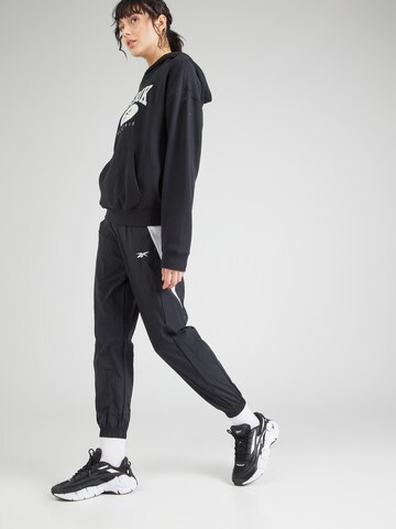 Reebok Tapered Sporthose in Schwarz