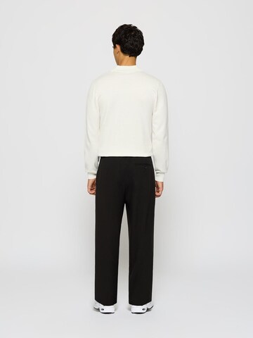 Burocs Wide leg Pleat-Front Pants in Black