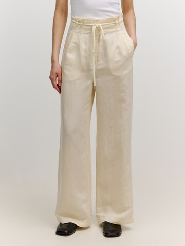 EDITED Wide leg Byxa 'Marthe' i beige: framsida