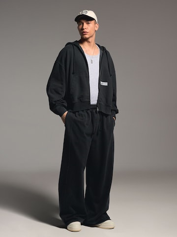 Bershka Широки крачоли Дънки в черно