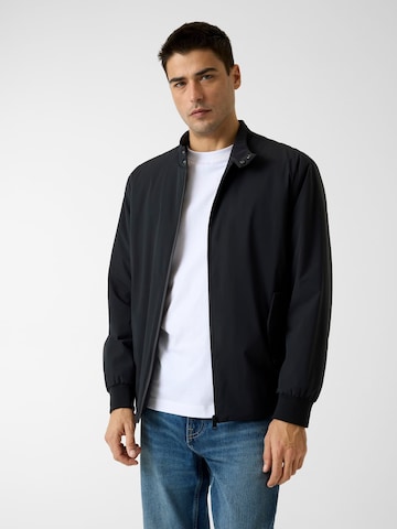 GUESS Between-Season Jacket in Black: front