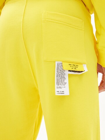 ARMEDANGELS Tapered Pants in Yellow