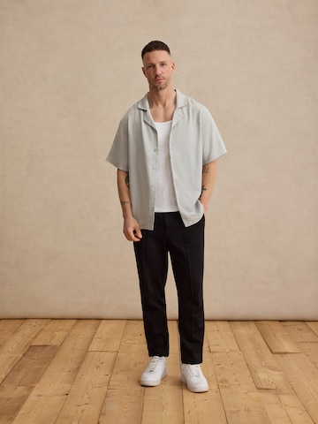 DAN FOX APPAREL Regular fit Button Up Shirt in Grey