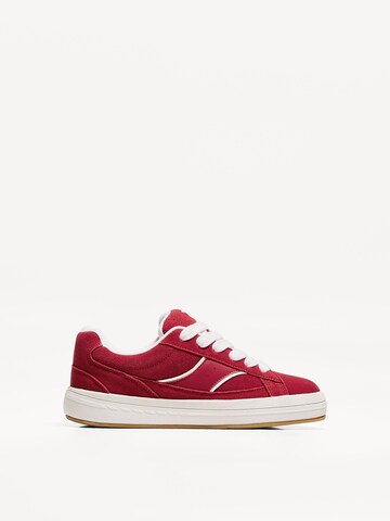 Bershka Sneaker in Rot