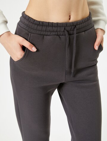 Koton Tapered Broek in Grijs