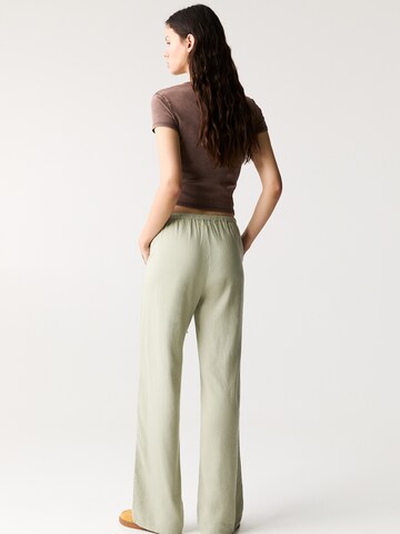 Pull&Bear Loosefit Hose in Grün