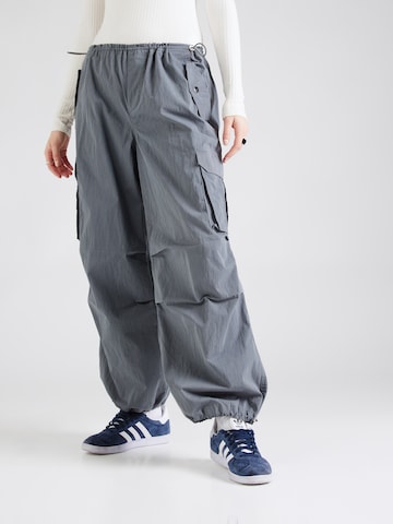 Effilé Pantalon cargo River Island en gris : devant