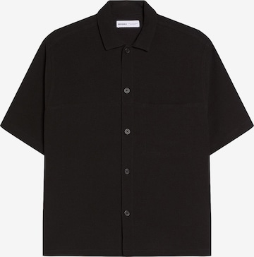 Cămașă de la Bershka pe negru: față
