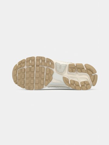 Nike Sportswear Matalavartiset tennarit 'ZOOM VOMERO 5' värissä beige: alaosa