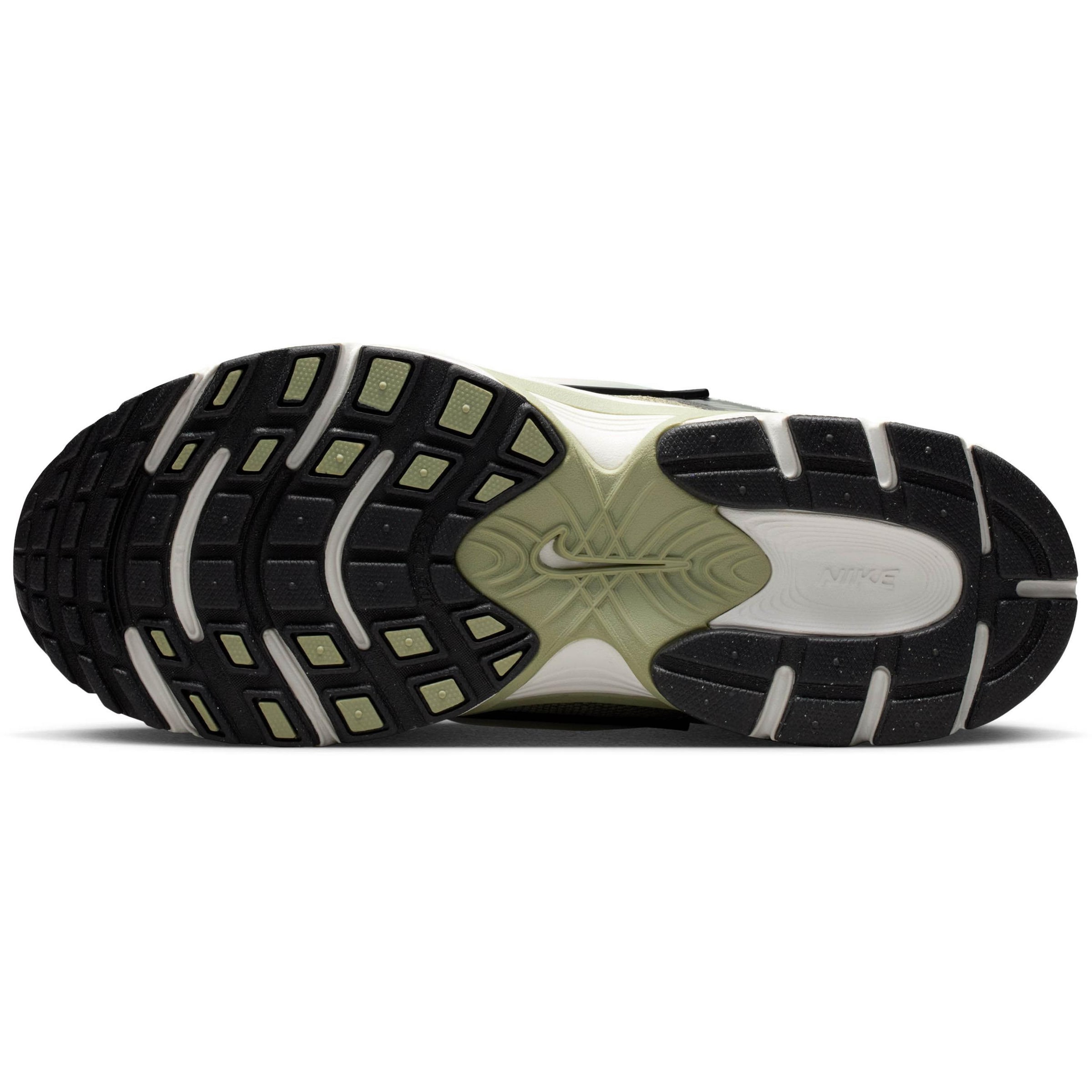 NIKE Sneaker 'V5 RNR' in Silber