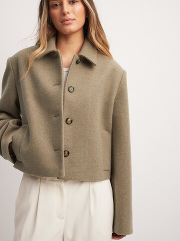 NA-KD Between-Season Jacket in Green: front