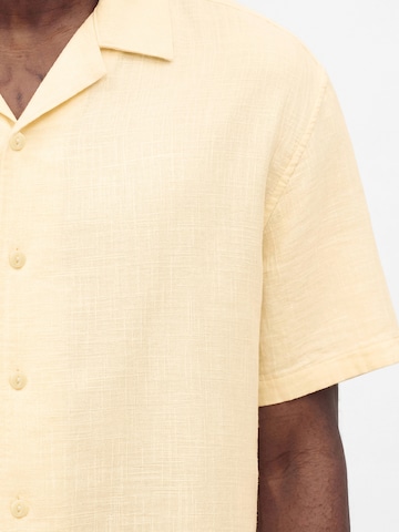 GAP Comfort fit Button Up Shirt in Beige