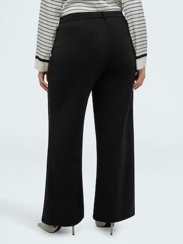 regular Pantaloni di Fiorella Rubino in nero