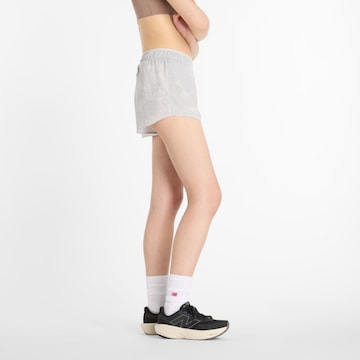 Regular Pantalon 'RC Printed' new balance en gris