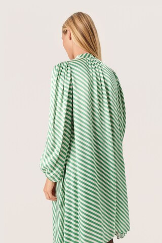 Robe 'Soho' SOAKED IN LUXURY en vert