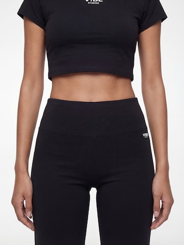 V!BE STUD!OS Расклешенный Леггинсы в Черный