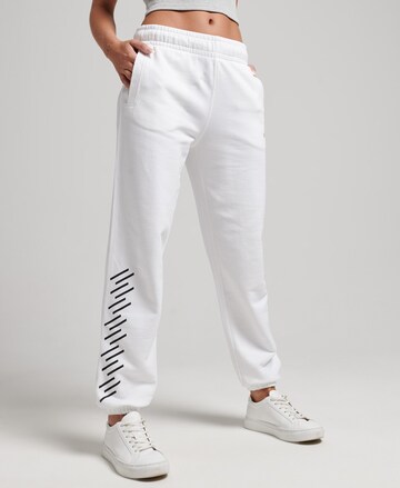 Superdry Tapered Hose in Weiß