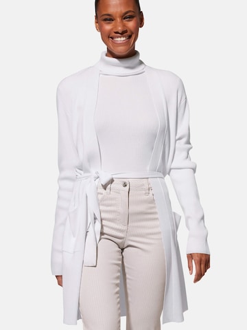 MADELEINE Strickjacke in Weiß: Vorderseite