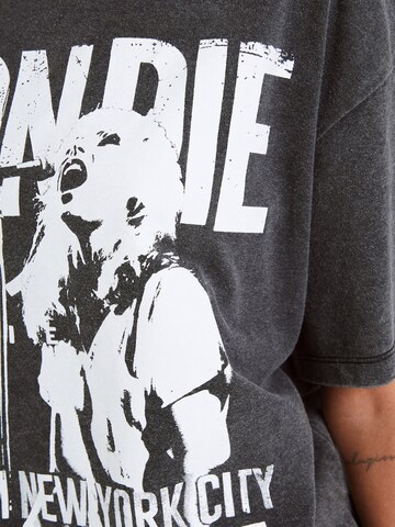 Bershka T-Shirt in Grau