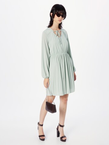 Robe 'Lotti' ABOUT YOU en vert