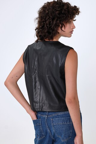 Aligne Vest 'Genesis' in Black