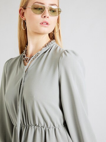 Robe 'Marika' ABOUT YOU en gris