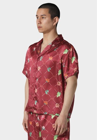 Coupe regular Chemise 'FRUIT MONOGRAM CUBAN' Pas De Monaco en rouge
