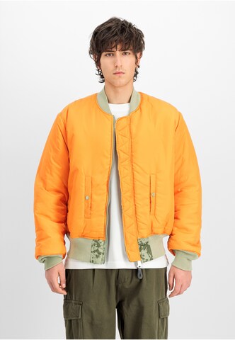 ALPHA INDUSTRIES Kurtka przejściowa 'MA-1 Heritage' w kolorze zielony: przód