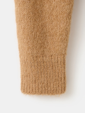 Pulover 'Alpolux' de la MANGO pe maro