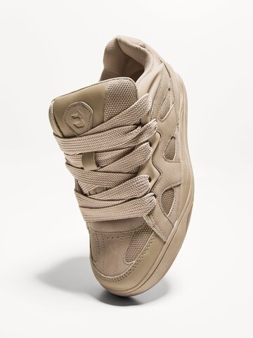 Bershka Låg sneaker i beige