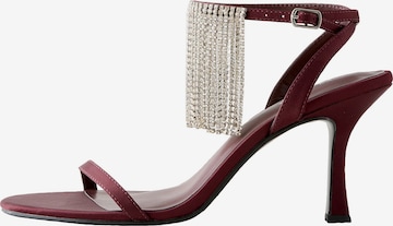 raudona Next Basutės su dirželiais: priekis