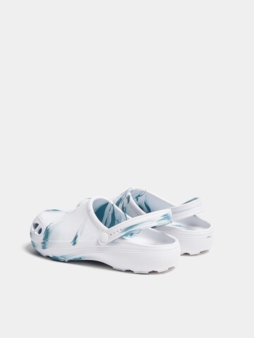 Pull&Bear Clogs in Blau