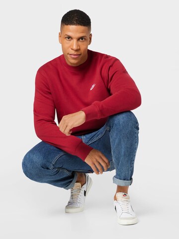 Coupe regular Sweat-shirt 'Club Fleece' Nike Sportswear en rouge