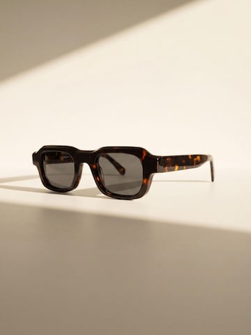 Lunettes de soleil 'The Robin' ARMIE en marron : devant