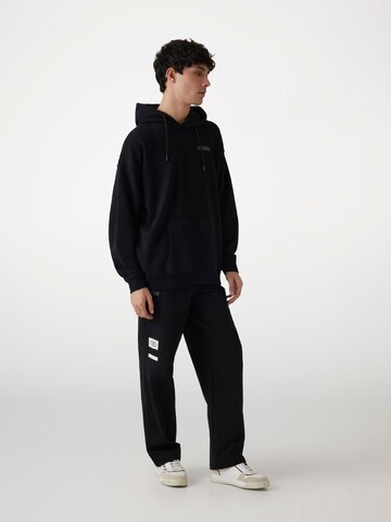 GUESS Sweatshirt in Schwarz