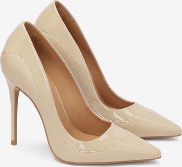 Kazar Pumps in Beige