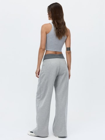 FEMSSY - Ropa ancha Pantalón 'Asher pants grey melange' en gris