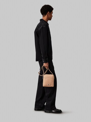 Calvin Klein Jeans Axelremsväska 'Essentials' i beige