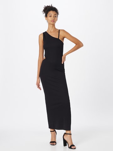 Rochie de la Calvin Klein pe negru: față