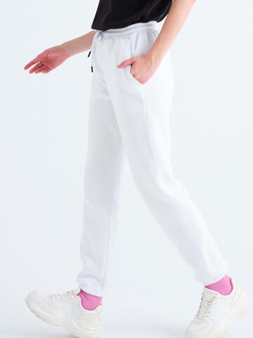 Rockupy Regular Hose 'Janis'‌‌‌‌‌ in Weiß