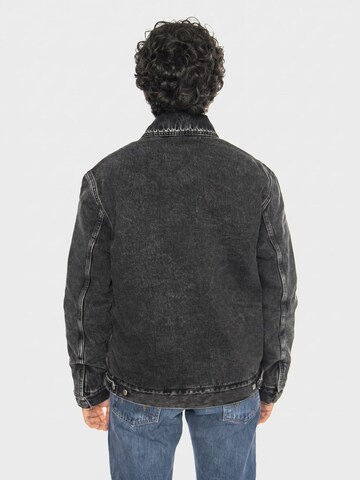 EDWIN Between-Season Jacket in Black